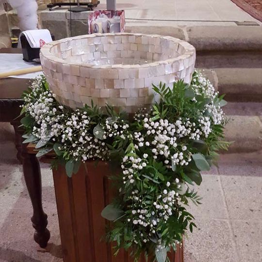 Floristería Ana arreglo floral en iglesia